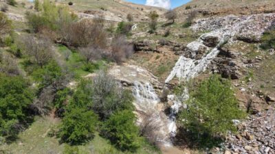 Elazığ’da kuruyan 70 yıllık Sudökülen Şelalesi yağışlarla birlikte yeniden canlandı.