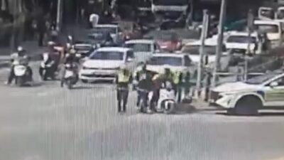 Kayseri’de nefes borusuna cisim kaçan kuryeyi polisin ‘heimlich’ manevrası kurtardı.