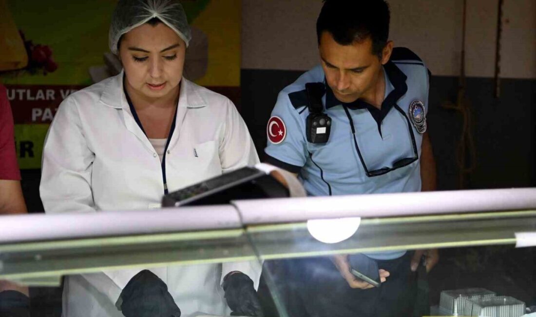 Kurban Bayramı’na sayılı günler kala sahaya inen Kuşadası Belediyesi zabıta