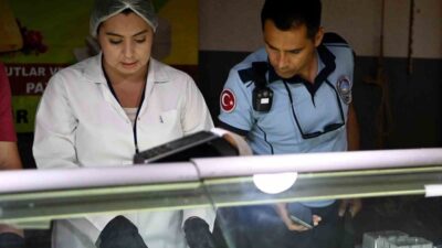 Kurban Bayramı’na sayılı günler kala sahaya inen Kuşadası Belediyesi zabıta