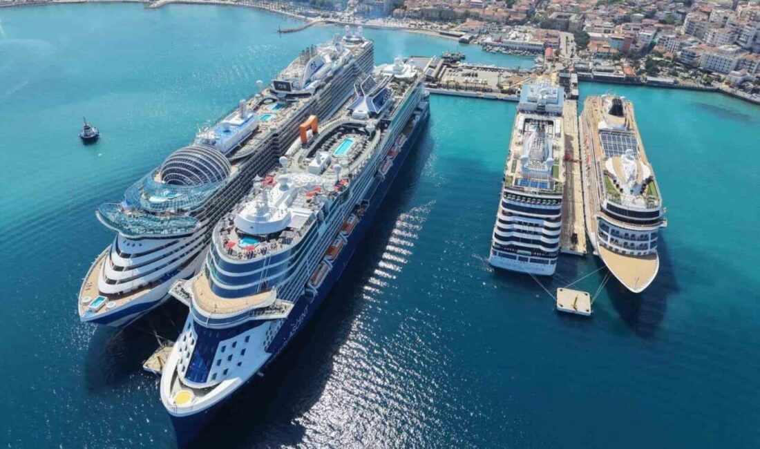 Aydın’ın Kuşadası ilçesine dört gemi ile 10 bin 800 turist