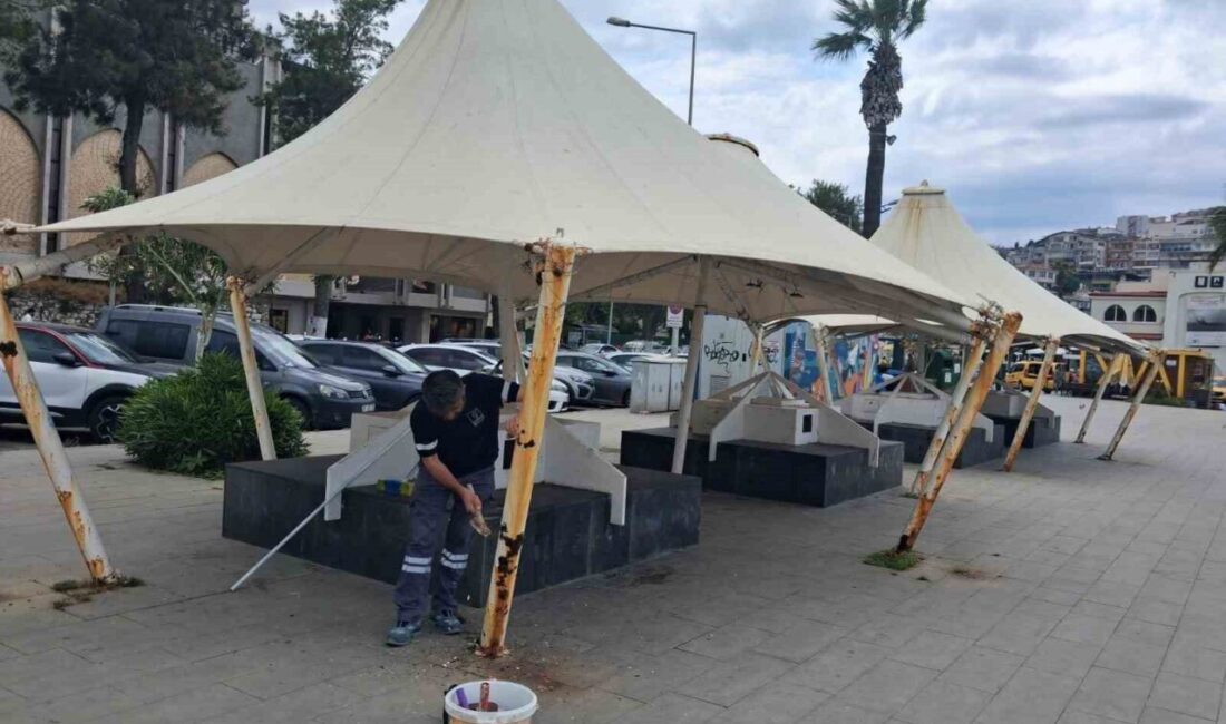 Aydın’ın Kuşadası ilçesinde belediye ekipleri, kent genelinde bakım ve onarım
