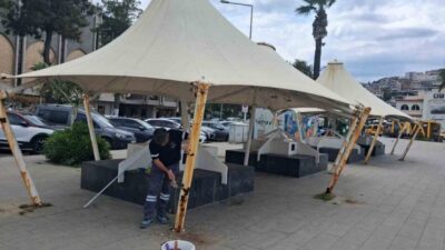 Aydın’ın Kuşadası ilçesinde belediye ekipleri, kent genelinde bakım ve onarım