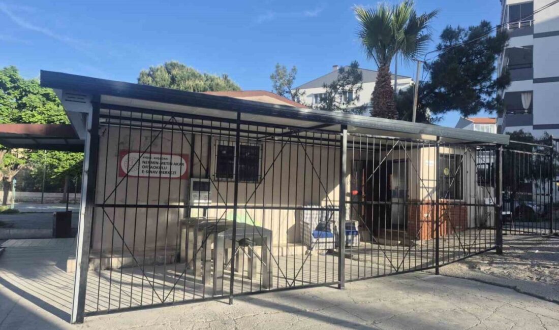 Aydın’ın Kuşadası ilçesinde bulunan Nermin Metin Akar Ortaokulu’nda, öğrenci güvenliğini