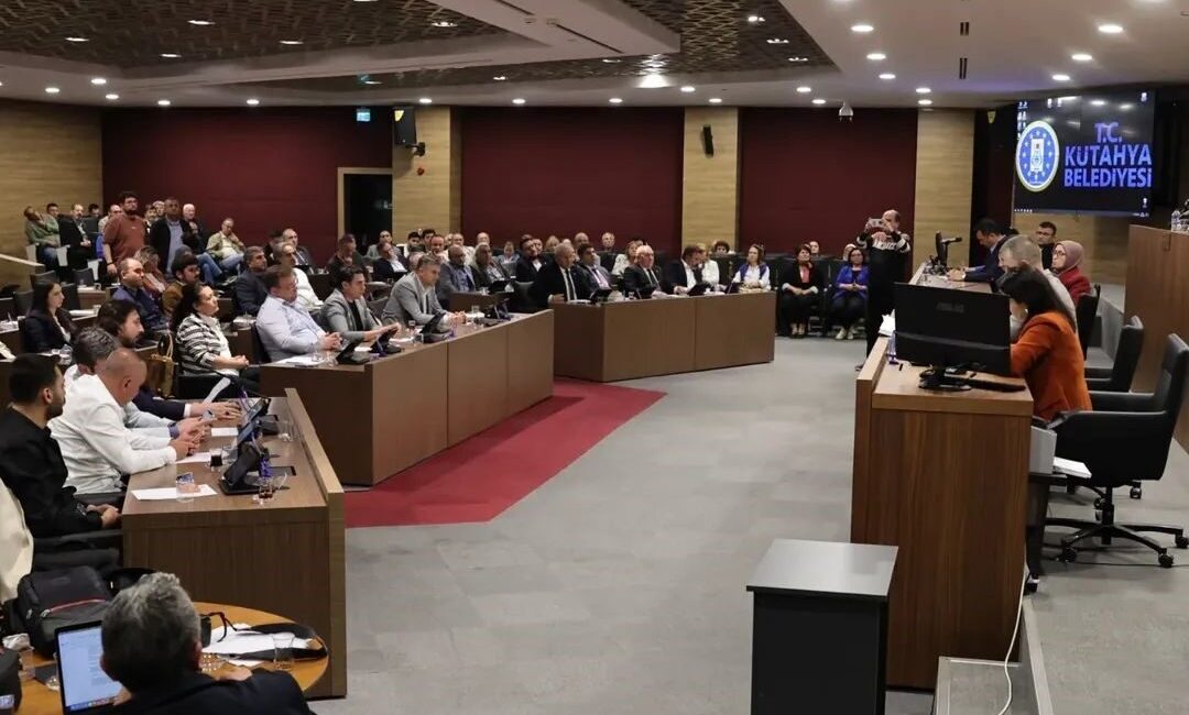 Kütahya Belediye Meclisi’nin olağanüstü toplantısında görüşülen “Belediye 2025 Mali Yılı