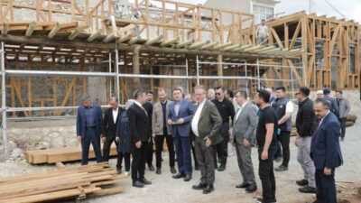 Kütahya Valisi Musa Işın, restorasyon çalışmaları devam eden tarihi Emet