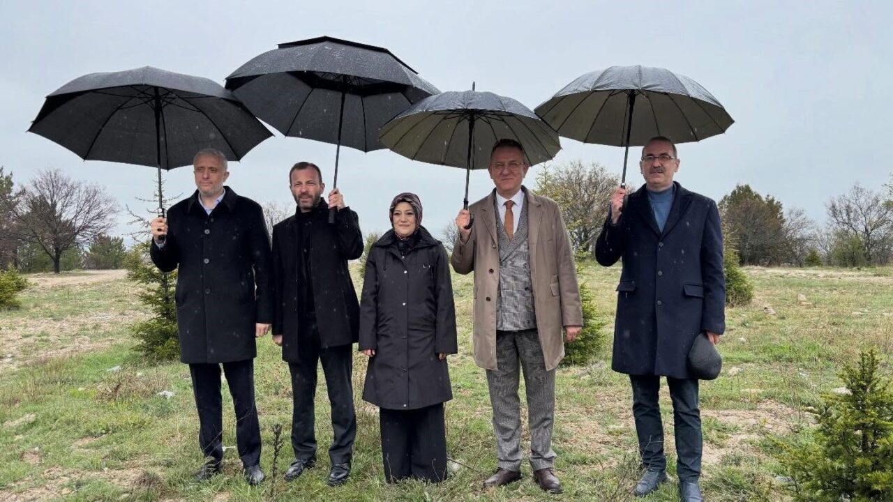AK Parti Kütahya İl Başkanı ve milletvekilleri, 500 odalı yeni