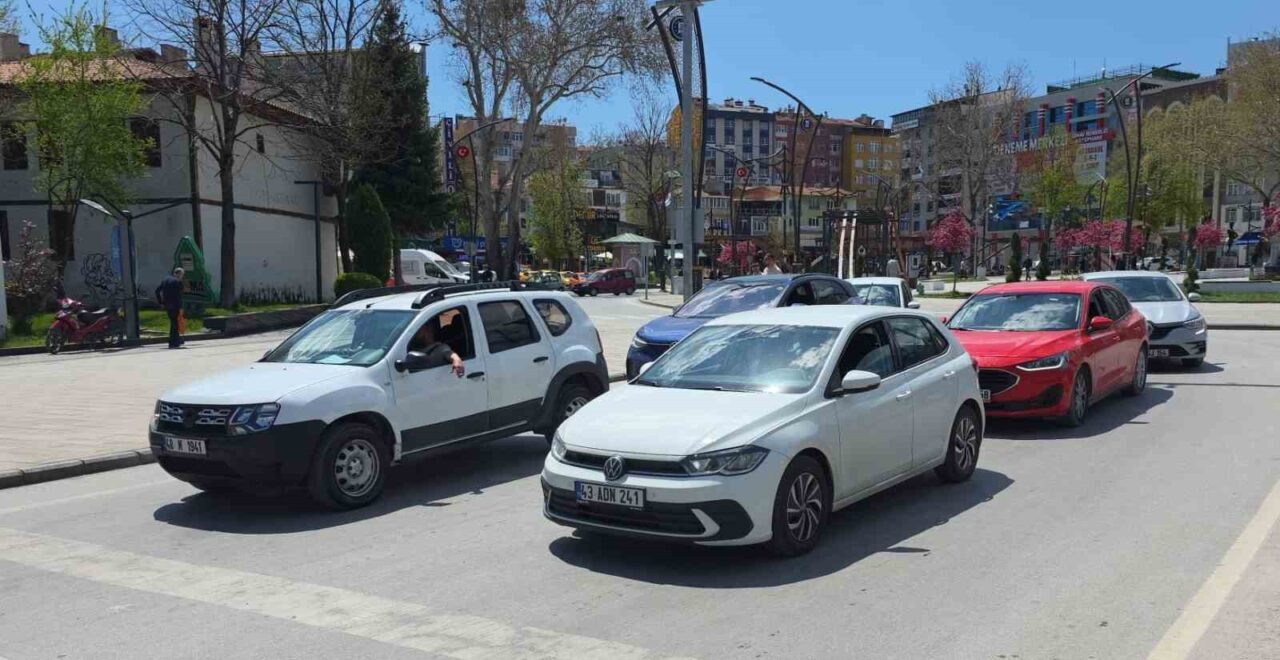 Kütahya’da trafiğe kayıtlı araç sayısı 286 bin 57’ye ulaştı. Türkiye