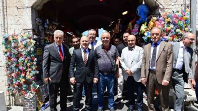 Aydın Valisi Dr. Osman Varol, Kuşadası’nda gerçekleştirdiği çarşı ziyaretleri kapsamında