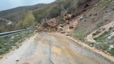 Sivas’ta etkili olan kuvvetli yağış heyelan ve taşkınlara neden oldu.