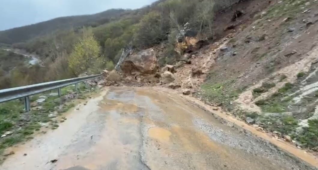 Sivas’ta etkili olan kuvvetli yağış heyelan ve taşkınlara neden oldu.