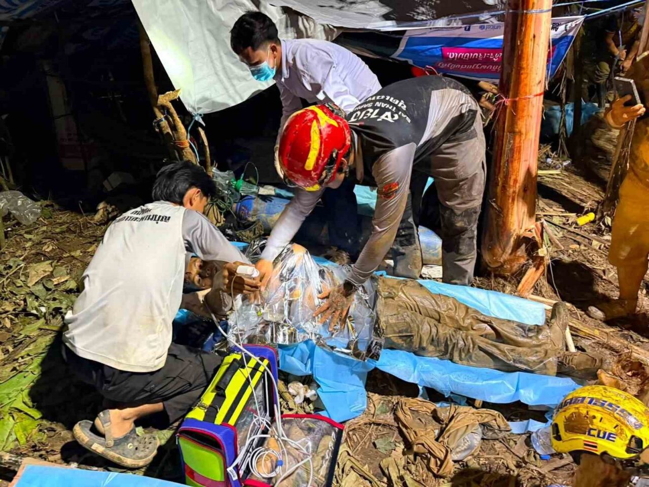 Güneydoğu Asya ülkesi Laos’ta define aramak için girdikleri mağarada 20