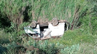 Manisa’nın Alaşehir ilçesinde hafif ticari aracın uçuruma yuvarlanması sonucu lastik