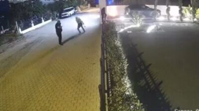 Aydın’ın Kuşadası ilçesinde bir sitenin bahçesindeki lüks aracın kundaklanıp ateşe