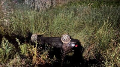Antalya’nın Manavgat ilçesinde kanala uçan ve ters dönen lüks otomobilin
