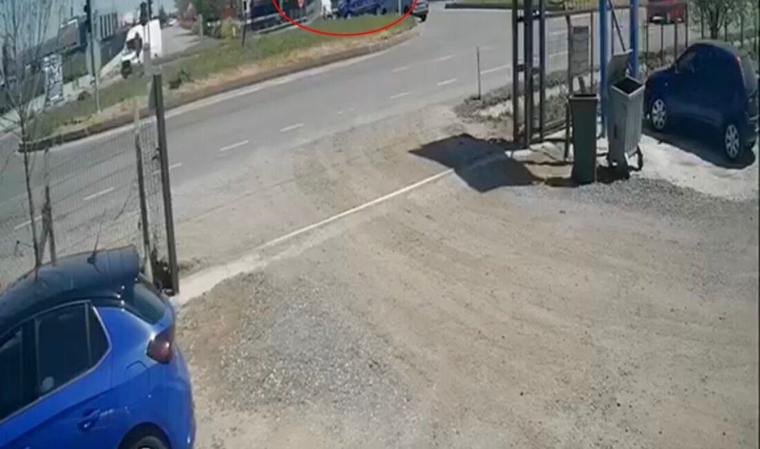 Kırklareli’nin Lüleburgaz ilçesi Evrensekiz beldesi sapağı kavşağında jandarma aracının panelvana
