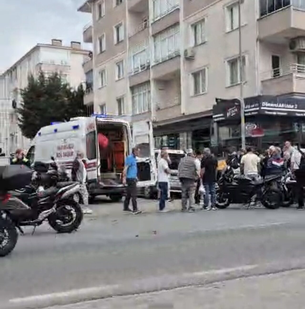 Kırklareli’nin Lüleburgaz ilçesinde yolun karşısına geçmeye çalışan yaya, motosikletin çarpması