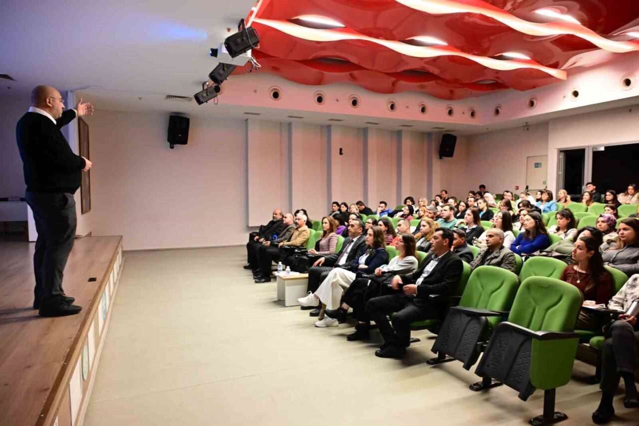 Manisa Büyükşehir Belediyesi bünyesinde faaliyet gösteren MABEM’de görev yapan öğretmenler,