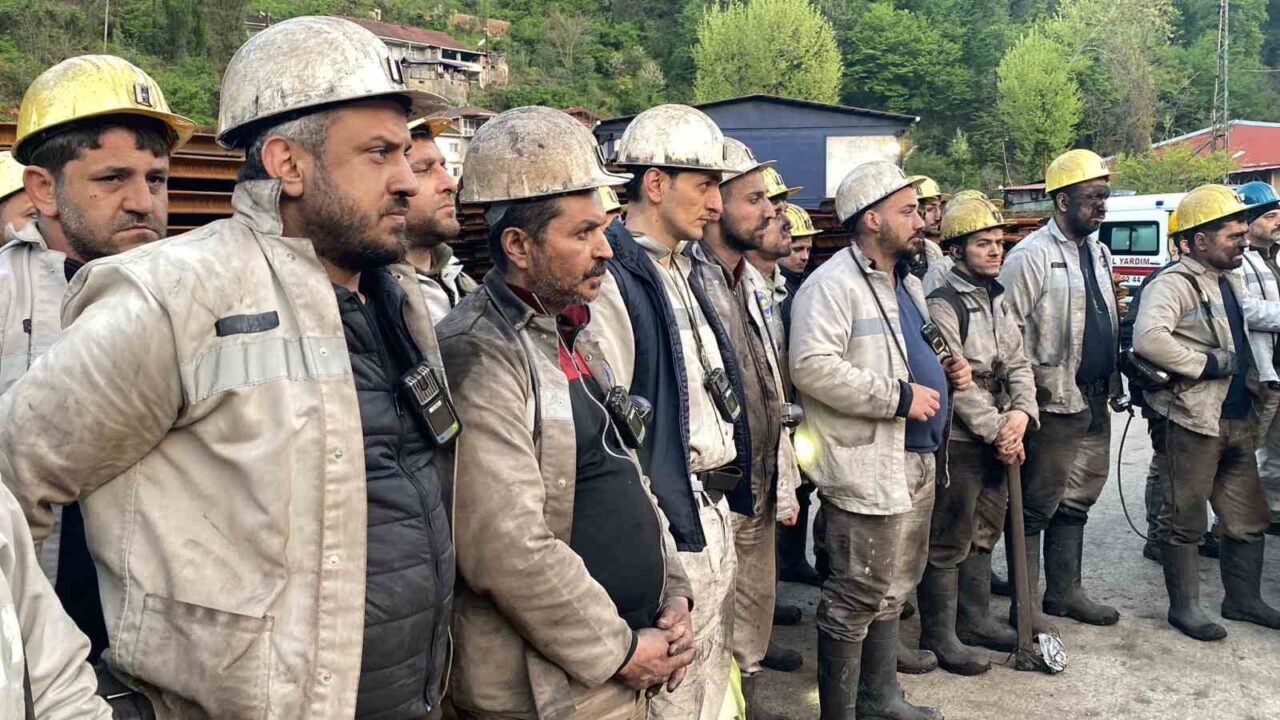 Zonguldak’ta maden ocağında düzenlenen tatbikat gerçeğini aratmadı. İşçiler arasında farkındalık