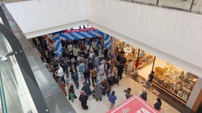 Adıyaman’da bir mağaza açılışı sırasında izdiham yaşandı. İzdiham sırasında fenalık