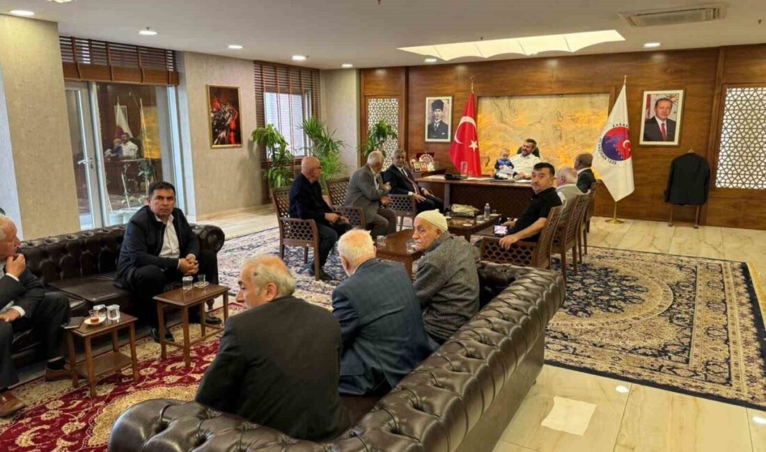 Karabük Belediye Başkanı Özkan Çetinkaya, 100. Yıl Mahallesi sakinleriyle bir