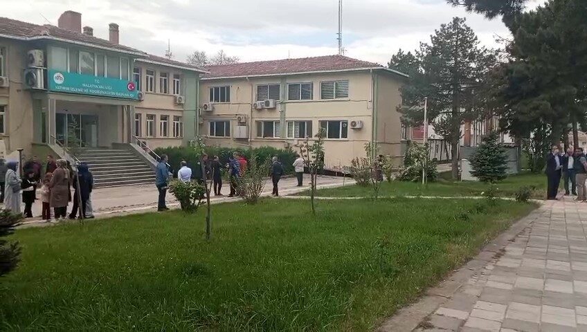 Malatya Valiliği, 5,6 büyüklüğündeki depremin ardından 68 çağrının ulaştığı kentte