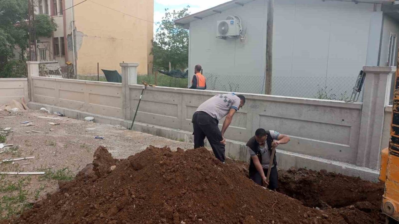 Malatya’da yürütülen altyapı çalışması sırasında iş makinesinin doğalgaz borusuna zarar
