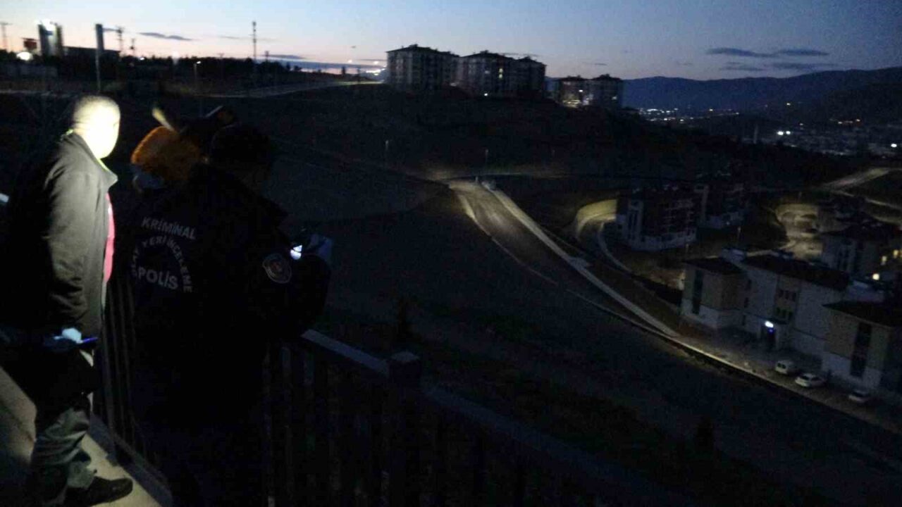 Malatya’da bir araç içerisinde tartışan biri kadın diğeri erkek iki
