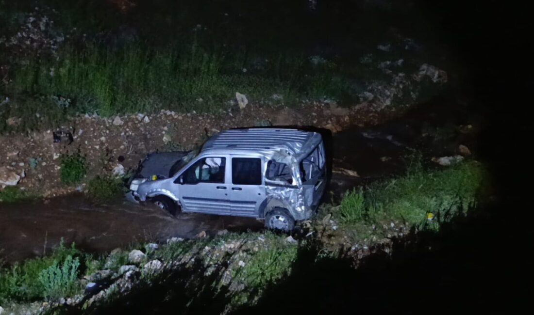 Malatya’da meydana gelen kazada dereye uçan hafif ticari araçtaki 1