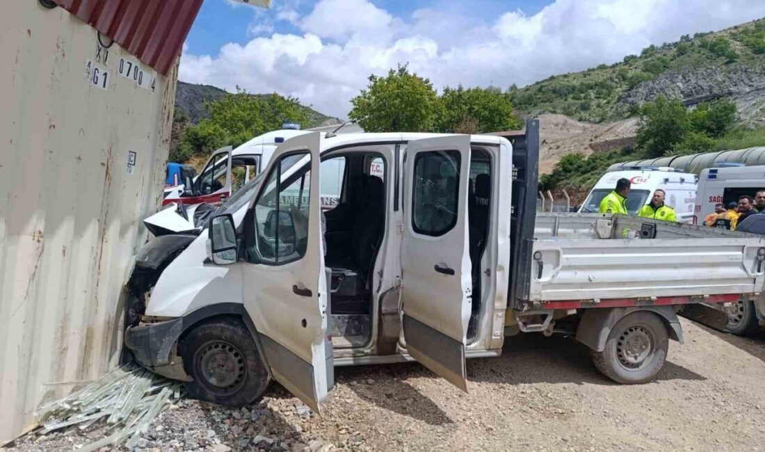 Malatya’da sürücüsünün kontrolünden çıkan kamyonet, şantiyede bulunan prefabrik yapının duvarına