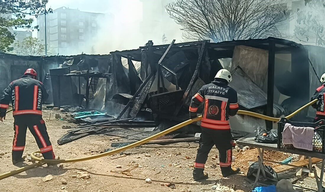 Malatya’nın Yeşilyurt ilçesinde bir şantiye alanında işçilerin kaldığı konteynerlerde yangın