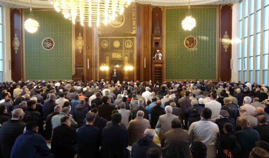 Malatya’da Kurban Bayramı dolayısıyla sabahın erken saatlerinden itibaren camilere akın