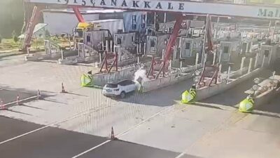 Tekirdağ’ın Malkara ilçesinde kontrolden çıkan otomobilin 1915 Çanakkale Otoyolu gişelerinde