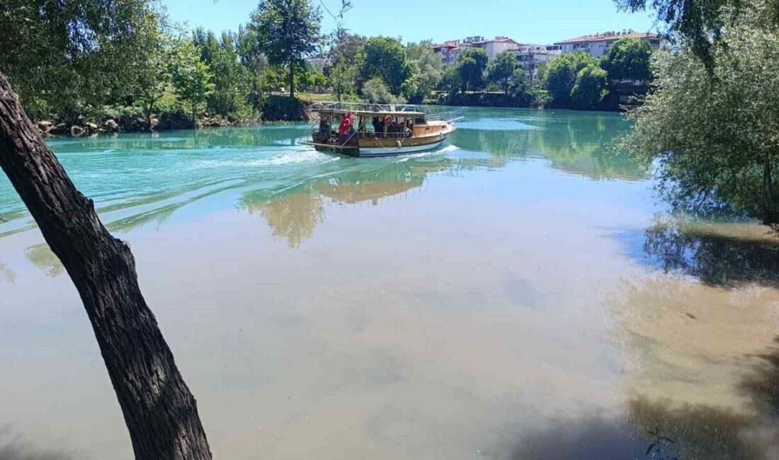 Antalya’nın Manavgat ilçesinde ‘Mavi Nurdan Bir Irmak’ sözleriyle şarkılara konu