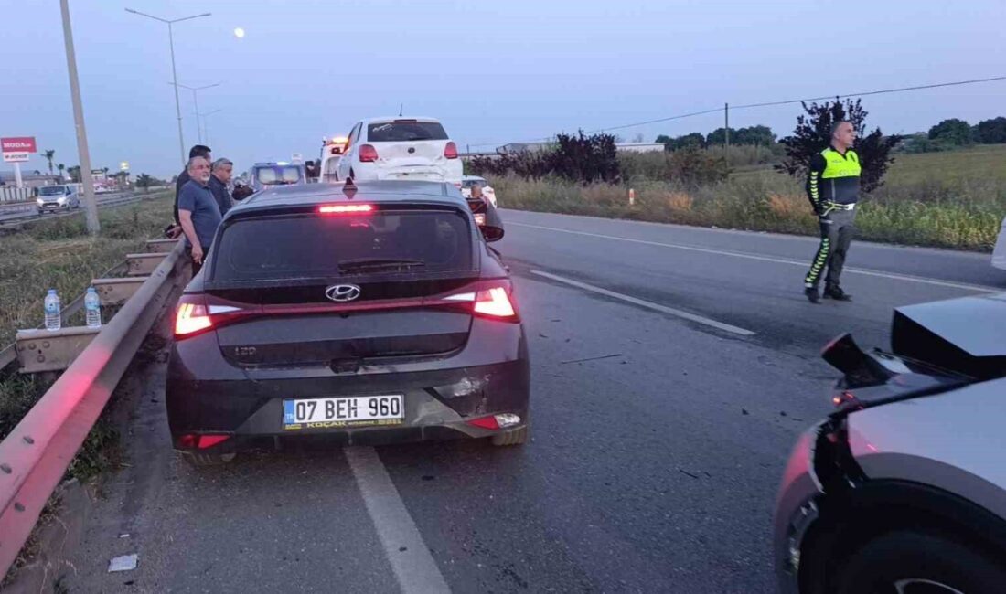 Antalya’nın Manavgat ilçesinde 3 aracın karıştığı zincirleme trafik kazasında 2