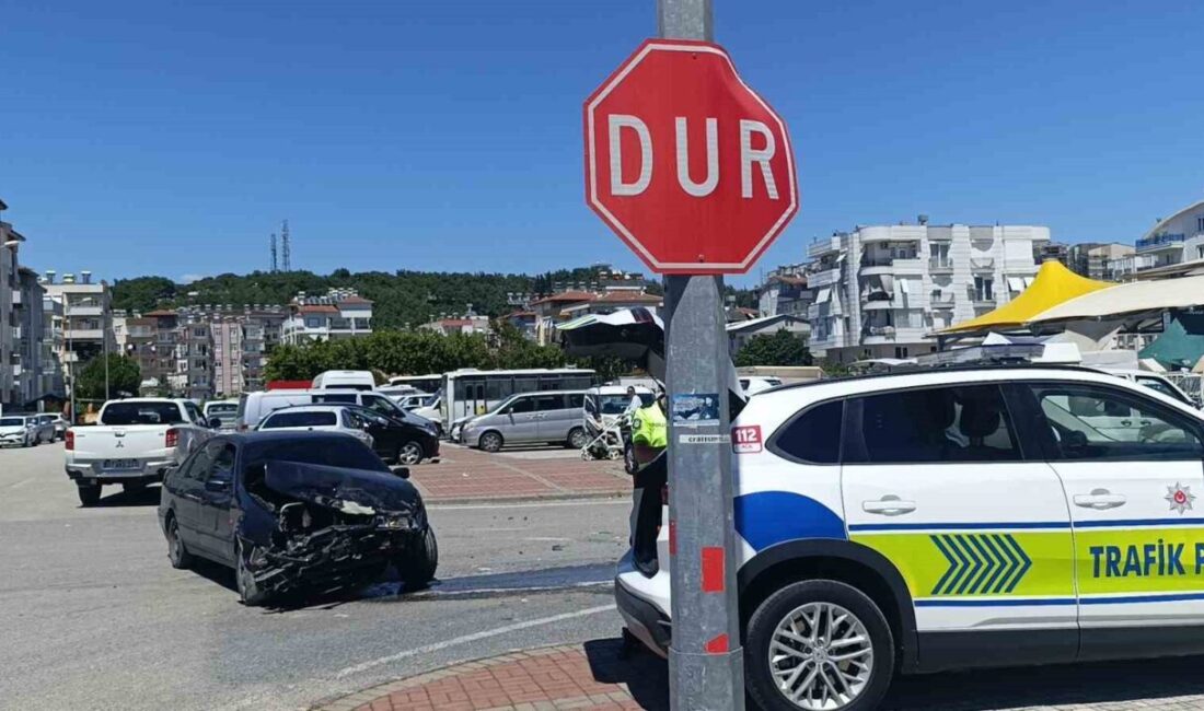 Antalya’nın Manavgat ilçesinde uyarı levhasına uymayan ve aşırı hız yapan