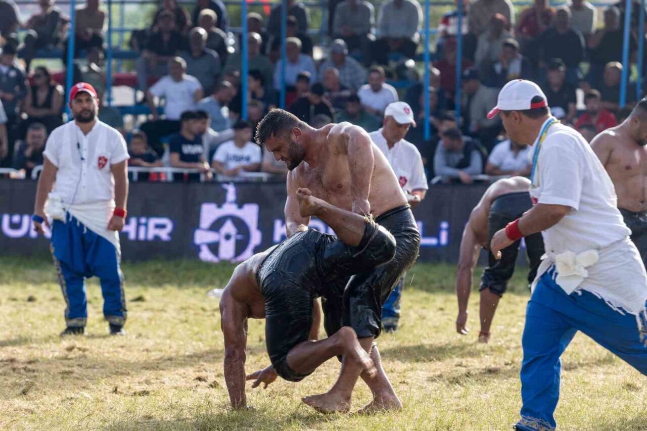 Türkiye’nin dört bir yanından yaklaşık 2 bin pehlivanın katıldığı CW