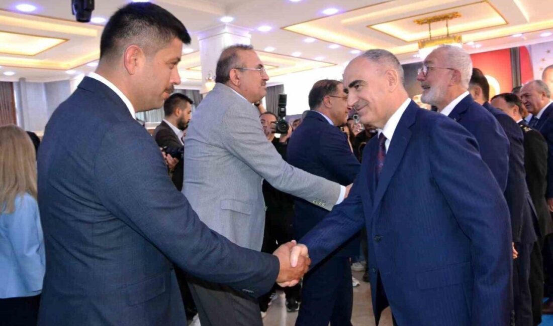 Manisa Valiliği ev sahipliğinde gerçekleştirilen Kurban Bayramı resmi bayramlaşma töreninde