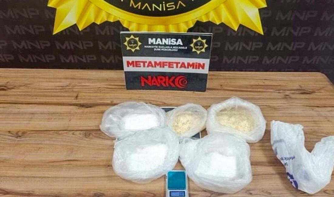 Manisa’da narkotik ekiplerince uyuşturucu ticareti yapan şahıslara yönelik düzenlenen operasyonda