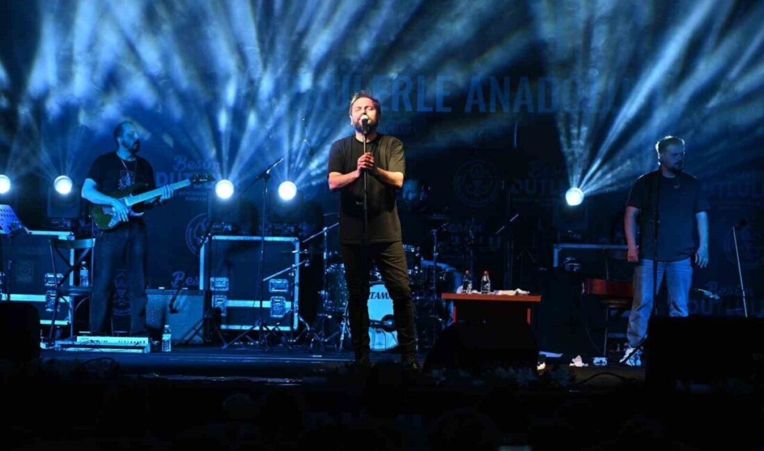 Manisa Büyükşehir Belediyesi’nin kültür ve sanat etkinlikleri kapsamında düzenlediği “Türküler
