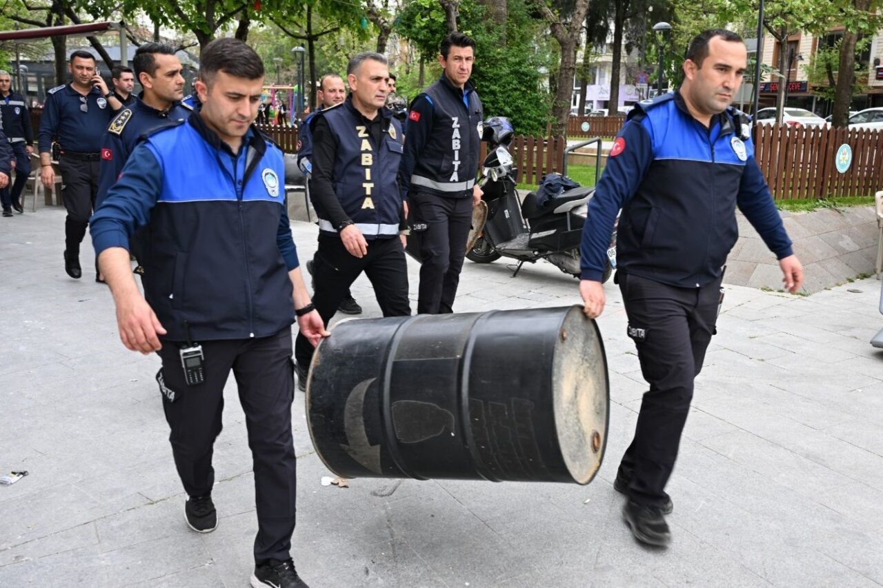 Manisa Büyükşehir Belediyesi, kent merkezinde yaya güvenliğini sağlamak ve görüntü