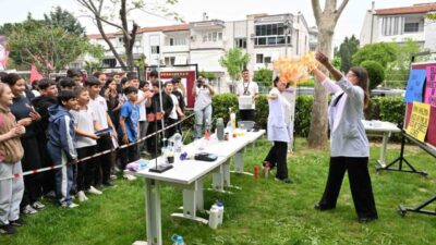 Manisa Büyükşehir Belediyesi tarafından “Gelecek Çiçek Açıyor” sloganıyla düzenlenen Bahar