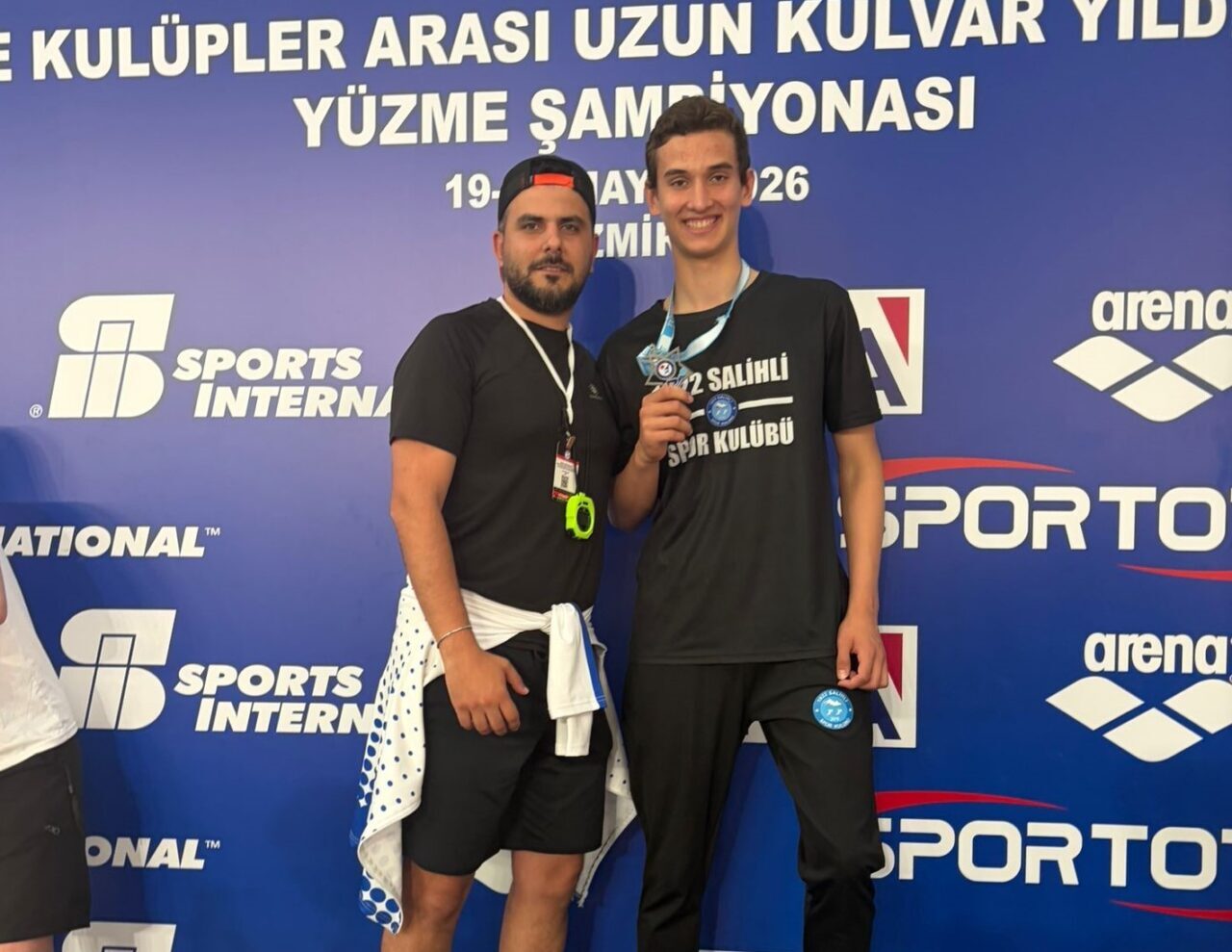 İzmir’de düzenlenen Türkiye Sportif Kulüpler Arası Uzun Kulvar Yüzme Şampiyonası’nda