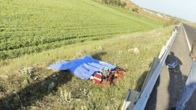 Mardin’in Midyat ilçesinde kamyon ile motosikletin çarpışması sonucu meydana gelen