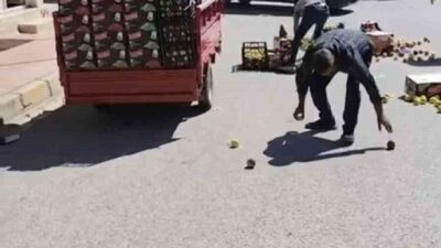 Mardin’in Nusaybin ilçesinde otomobil ile sebze-meyve satışı yapan motosikleti çarpıştı.
