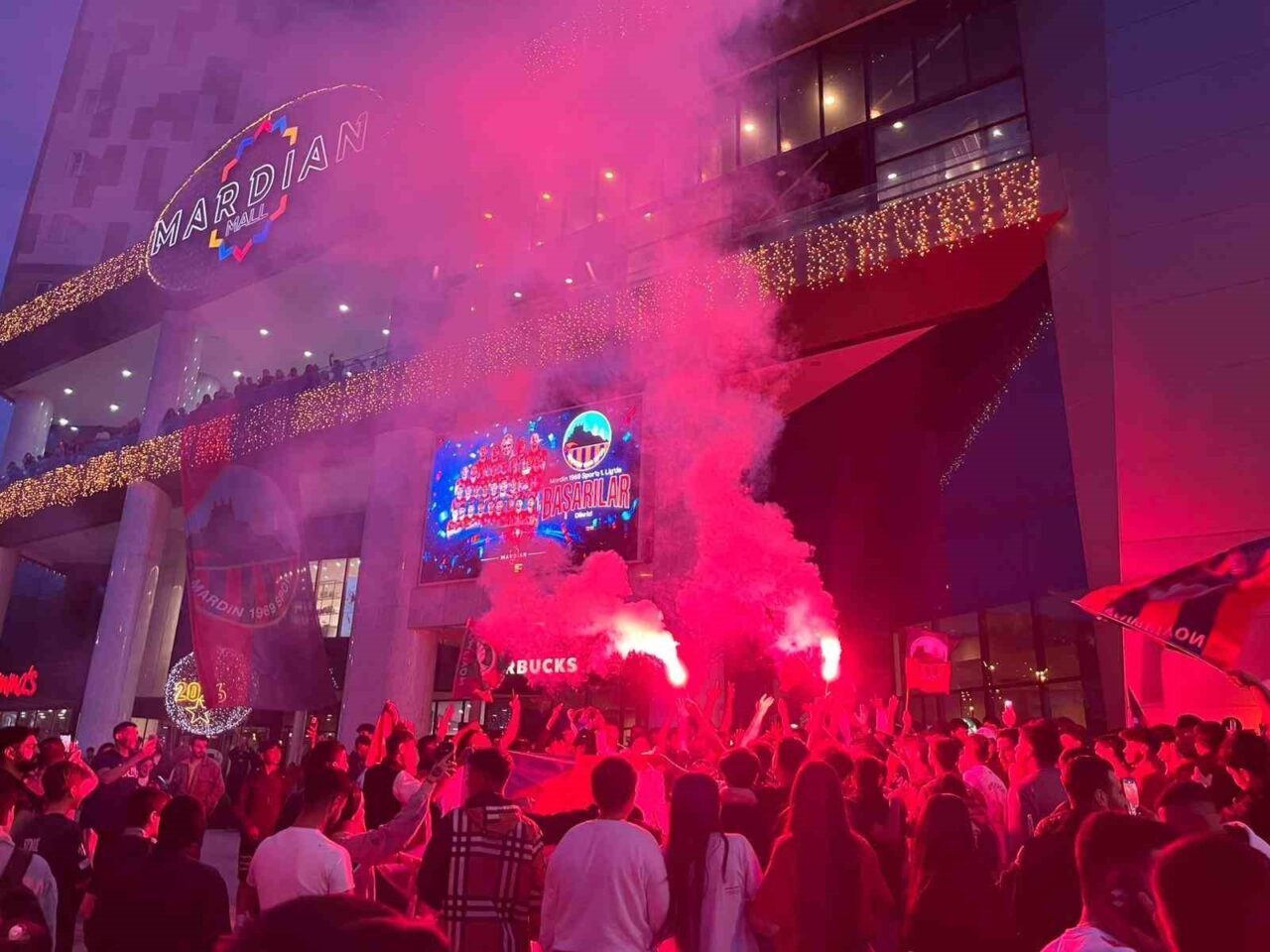 Mardin’de futbol heyecanı ve şampiyonluk coşkusu, Mardian Mall önünde düzenlenen