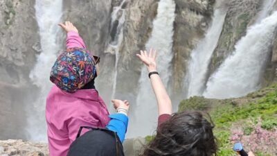 Hakkari’nin saklı doğa harikalarından biri olan Marinüs Şelalesi, baharın gelişiyle