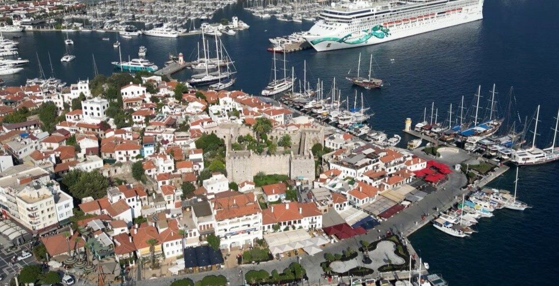 Muğla’nın Marmaris ilçesinde turizmciler 9 günlük bayram tatili için hazırlıklar