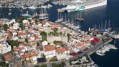 Muğla’nın Marmaris ilçesinde turizmciler 9 günlük bayram tatili için hazırlıklar