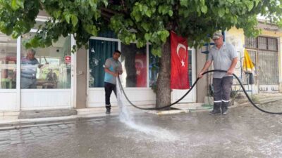 Marmaris Belediyesi, turistik mahallelerde kapsamlı bir temizlik çalışması gerçekleştiriyor. Temizlik